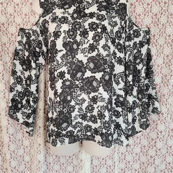 vince camuto white black paisley floral cold shoulder sheer blouse Size medium - Picture 5 of 9